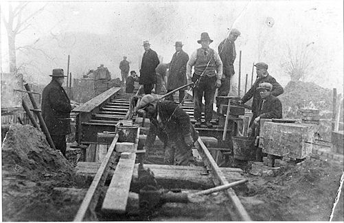 Aanleg trambrug, 1906. Klik voor Fotovergroting